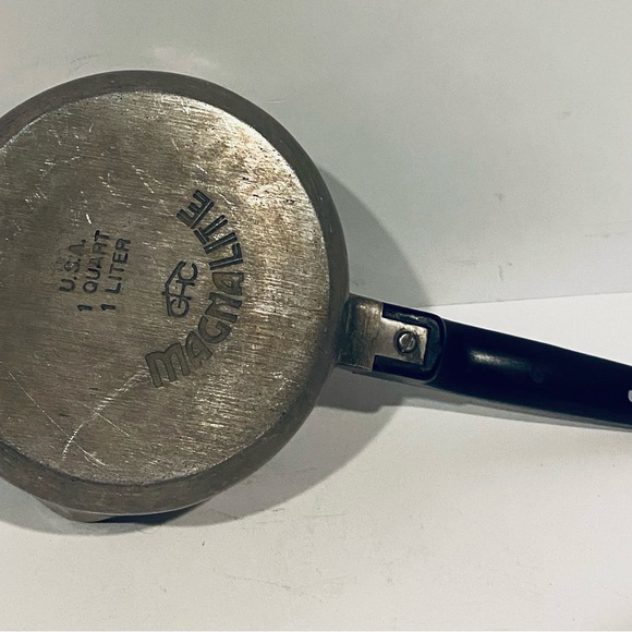 Vintage Mangalite Wagner Ware Sauce Pot USA 1L 1Q with Spouts - Picture 7 of 8